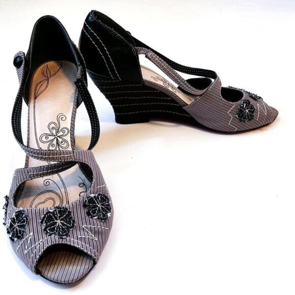 Kenzie Stacked Heel Peep Toe Unity Wedge Sandal Size 10 - Picture 1 of 11